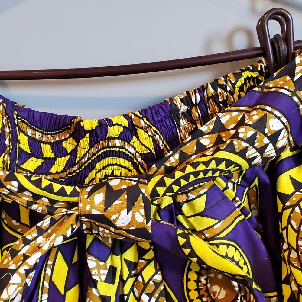 African print skirt. With elastic waist and attached tie belt.